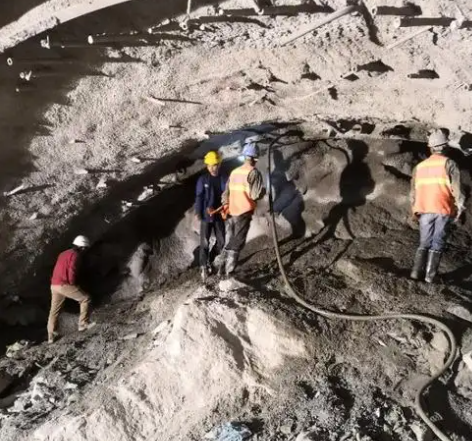 余江拱顶带模注浆料的施工流程及注意事项